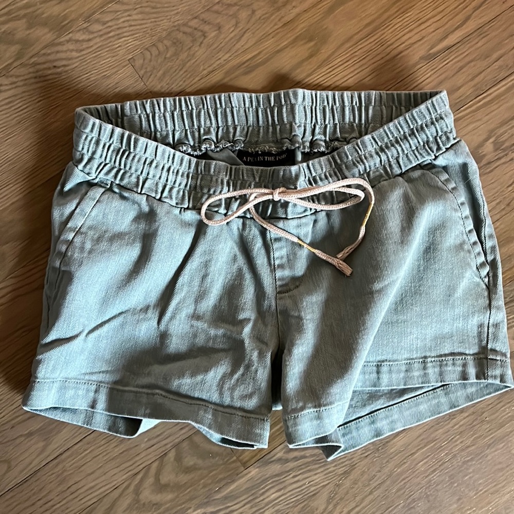 A Pea In The Pod-Drawstring Maternity shorts